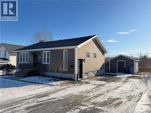 619 St Anne St, Bathurst, NB, E2A2N5 | Card Image