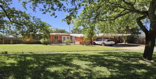 1101 E Country Club Circle, Plantation, FL, 33317 | Card Image