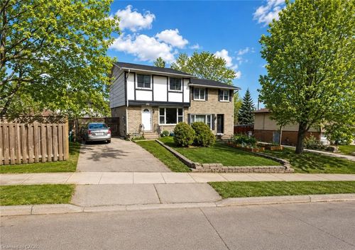 152 Woodside Ave, Cambridge, ON, N1S3Y1 | Card Image