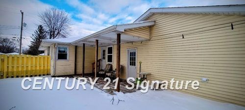 616 Sunnyside Dr, Chesaning, MI, 48616-1719 | Card Image