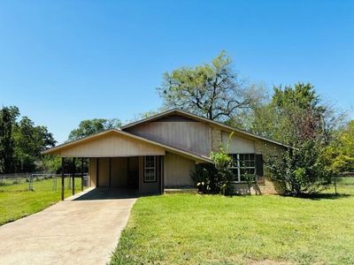 100 Lynn Lane, House other with 3 bedrooms, 1 bathrooms and null parking in Mount Vernon TX | Image 1