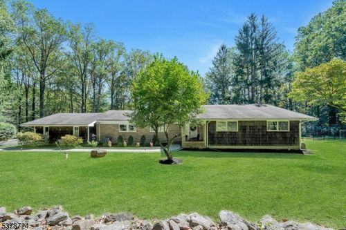 10 Delwood Rd, Chester, NJ, 07930-2125 | Card Image