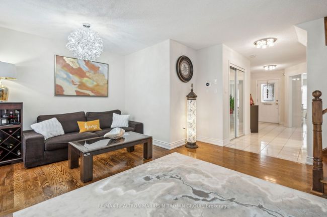 8 Louana Cres, Condo with 4 bedrooms, 4 bathrooms and 2 parking in Vaughan ON | Image 18