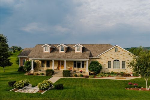 108 Wood Ridge Rd, Anamosa, IA, 52205-8200 | Card Image