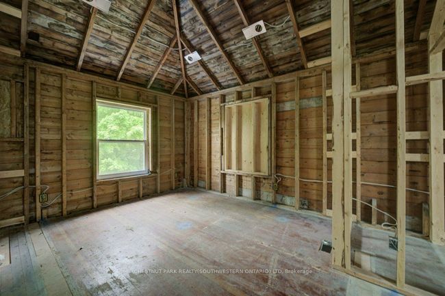 1030 Dundas St S, House other with 4 bedrooms, 1 bathrooms and 4 parking in Cambridge ON | Image 11