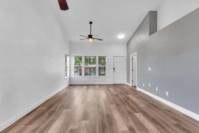 112 Prairie Springs Loop, House other with 2 bedrooms, 2 bathrooms and 2 parking in Georgetown TX | Image 4