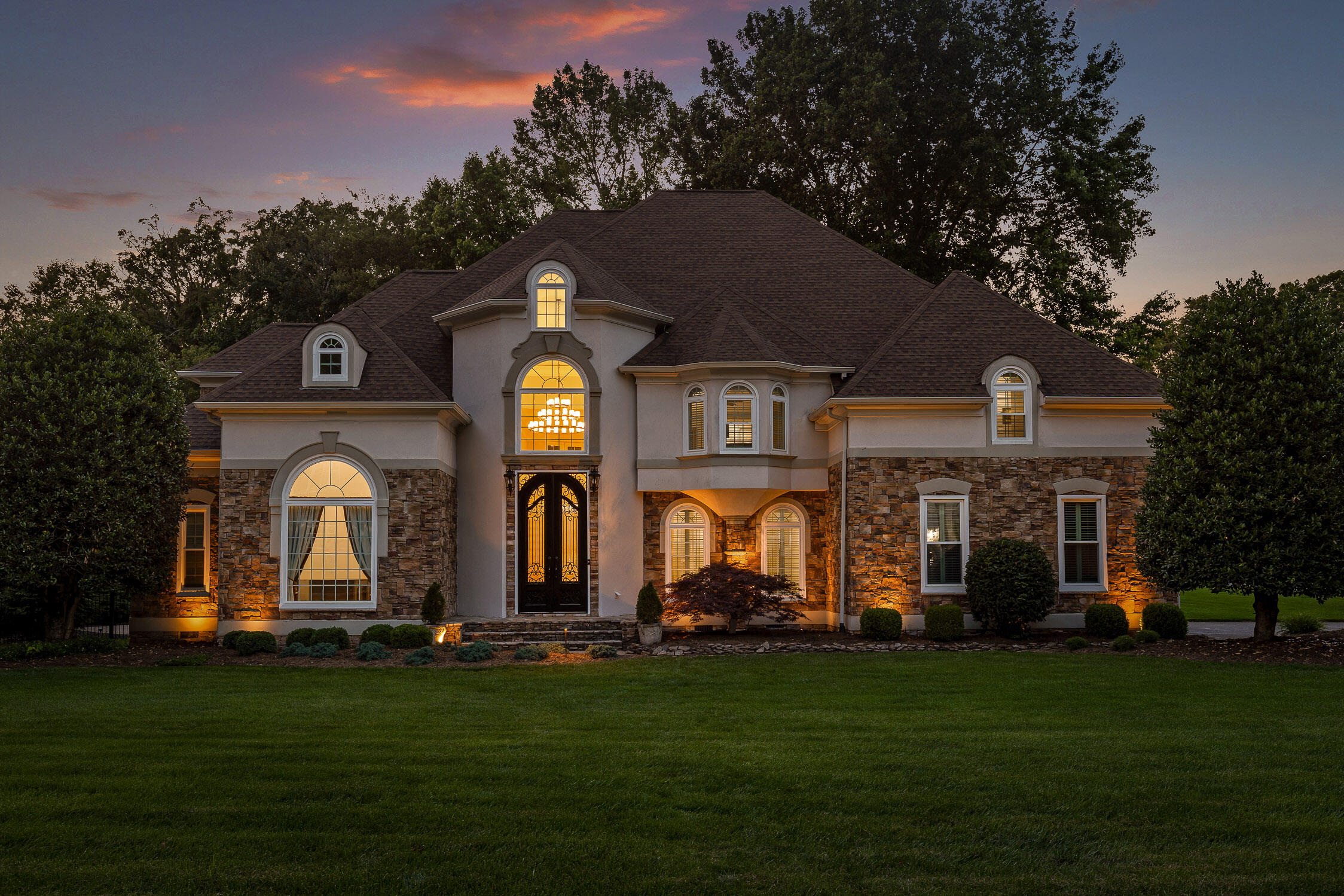 Rock House Ct, Signal Mountain, TN 37377