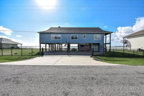 1504 W Bayshore Dr, Palacios, TX, 77465-1440 | Card Image