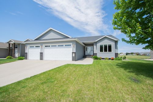 5467 47th Avenue S, Fargo, ND, 58104 | Card Image