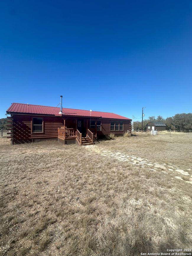 527 Sd 74100, Home with 3 bedrooms, 3 bathrooms and null parking in Rocksprings TX | Image 14