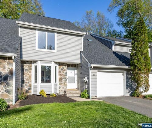 22 Flynn Pl, Wayne, NJ, 07470-3993 | Card Image