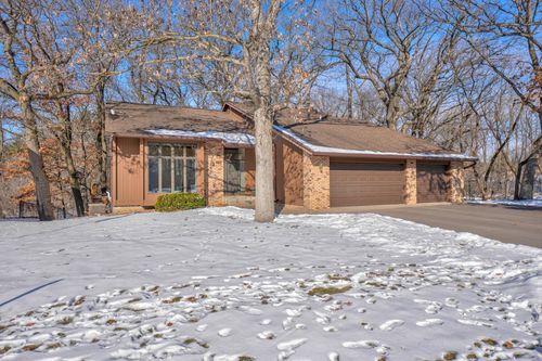 214 Woodridge Dr, Vadnais Heights, MN, 55127-4106 | Card Image