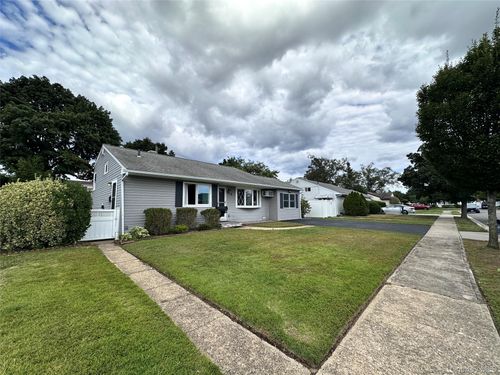 5 Eagle Ln, Farmingdale, NY, 11735-5906 | Card Image