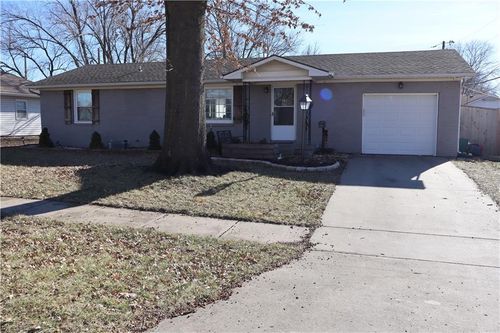 113 W Apache Ln, Gardner, KS, 66030-1401 | Card Image