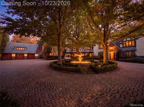 931 Vaughan Rd, Bloomfield Hills, MI, 48304-2670 | Card Image