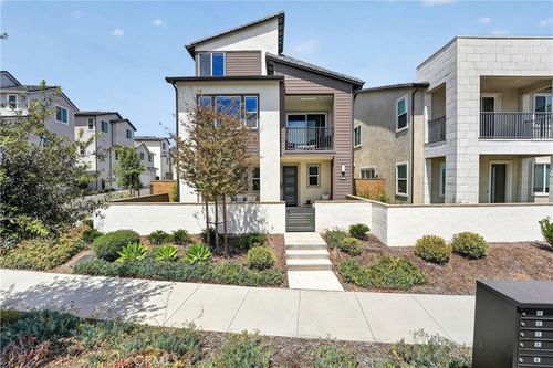 415 Flycatcher, Irvine, CA, 92618 | Card Image