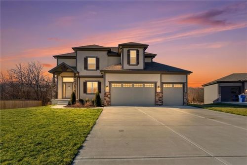 308 E Oak St, Lone Jack, MO, 64070-9315 | Card Image