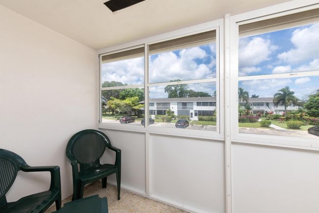 322 - 322 Windsor N, Condo with 1 bedrooms, 2 bathrooms and null parking in West Palm Beach FL | Image 12