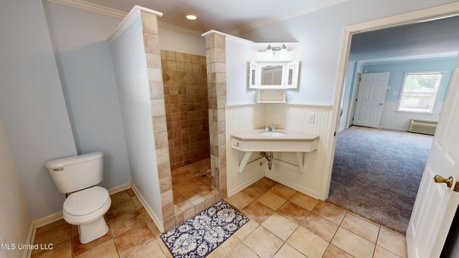 Bathroom 2 | Image 24