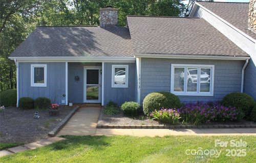 1013 21st Ave Ne, Hickory, NC, 28601-1611 | Card Image