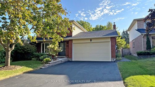 391 Ashworth Dr, Newmarket, ON, L3Y6T7 | Card Image