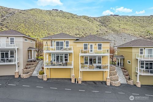 a44-23325 Sunserra Loop Nw, Quincy, WA, 98848-9104 | Card Image
