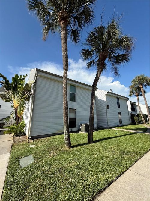 647 Haven Pl, TARPON SPRINGS, FL, 34689-4861 | Card Image