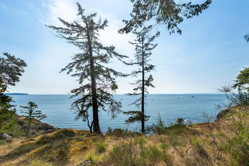 923 Ocean Park Lane, Bowen Island, BC, V0N1G2 | Card Image