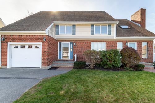 7 Lowell St, Seabrook, NH, 03874-4829 | Card Image