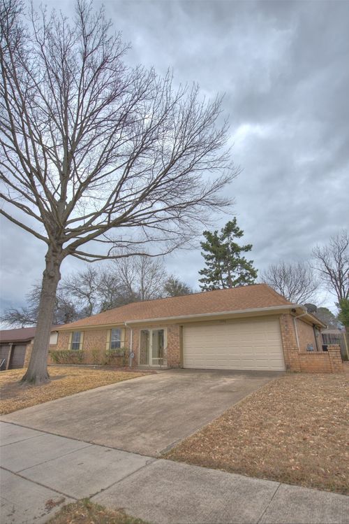 2004 Memphis Dr, Bedford, TX, 76022-6804 | Card Image