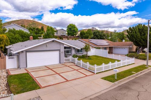 6547 Pinion St, Oak Park, CA, 91377-1212 | Card Image