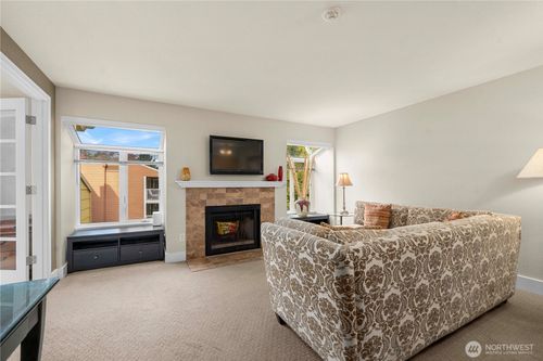 5-301-15824 Ne Leary Way, Redmond, WA, 98052-4329 | Card Image
