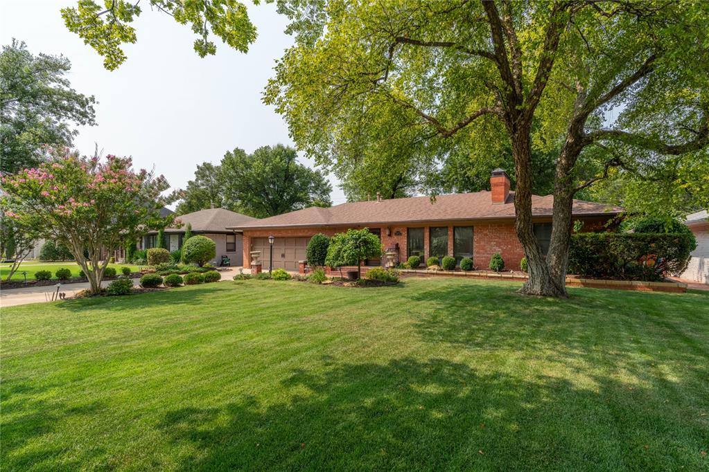Drakestone Ave, Nichols Hills, OK 73120