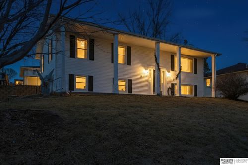 2012 Scott Ave, Tekamah, NE, 68061-1902 | Card Image