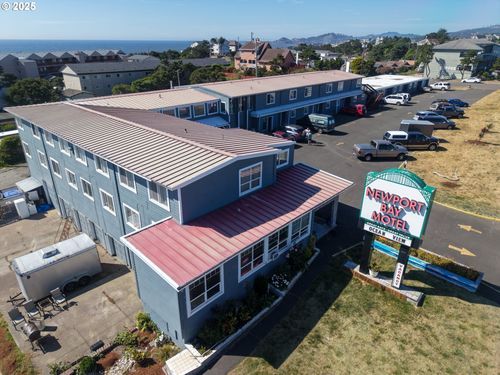 754 Sw Coast Hwy, Newport, OR, 97365-5018 | Card Image