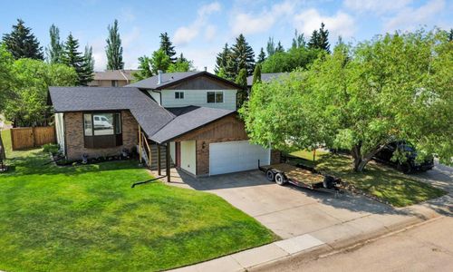 6301 41 Avenue, Stettler, AB, T0C2L1 | Card Image
