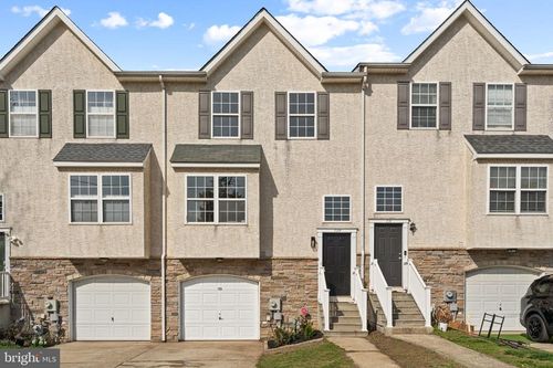 729 E Oak St, NORRISTOWN, PA, 19401-4117 | Card Image