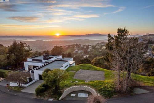 7041 Devon Way, Berkeley, CA, 94705-1722 | Card Image