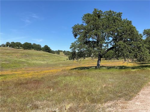 2 Interlake Rd, Bradley, CA, 93426 | Card Image