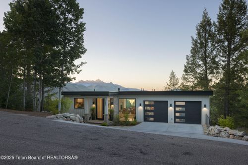 785 Snow King Dr, Jackson, WY, 83001-8301 | Card Image