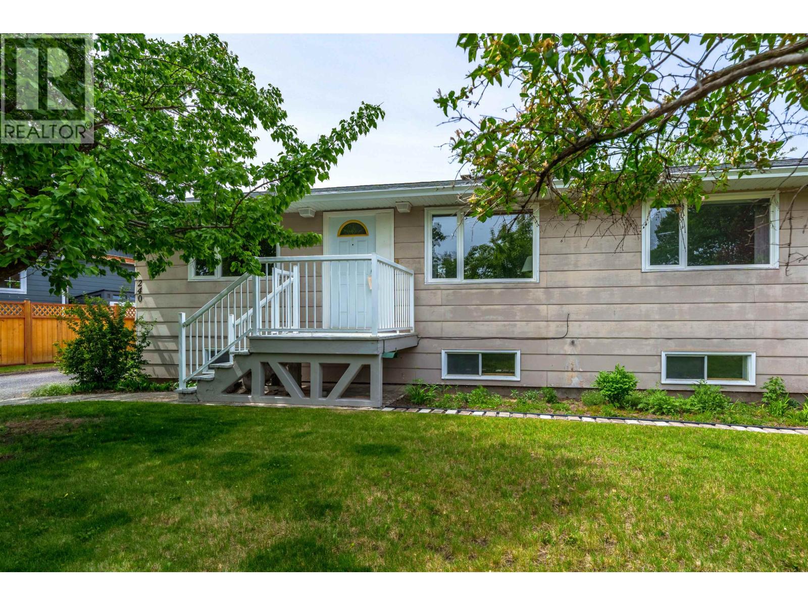 Residential in 100 Mile House