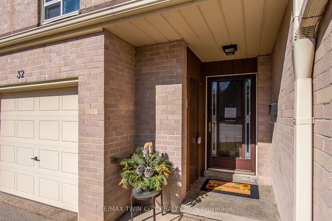 32 - 634 Strasburg Rd, Condo with 3 bedrooms, 2 bathrooms and 1 parking in Kitchener ON | Image 4