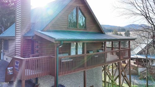 1915 Leatherwood Ln, Sevierville, TN, 37862-7230 | Card Image