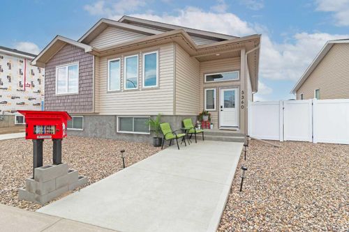 5360 Southlands Dr Se, Medicine Hat, AB, T1B0R2 | Card Image