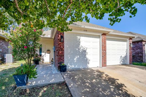 1038 Story Book Ln, Weatherford, TX, 76086-5384 | Card Image