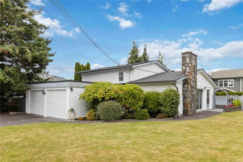 2400 Lovell Ave, Sidney, BC, V8L2J8 | Card Image