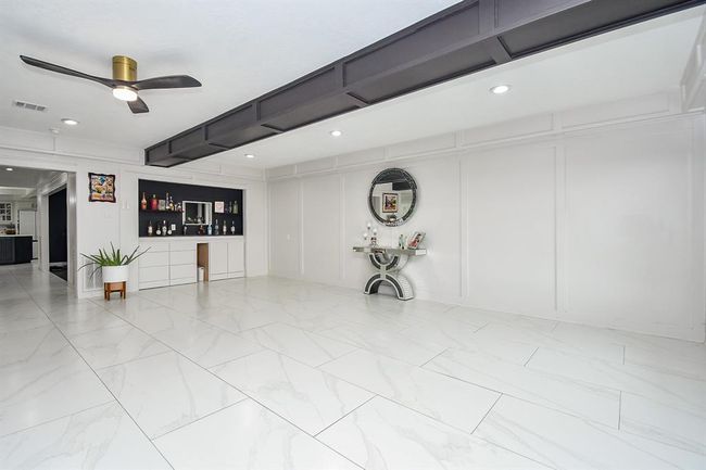 4615 W Walnut St, House other with 5 bedrooms, 4 bathrooms and 2 parking in Pearland TX | Image 7