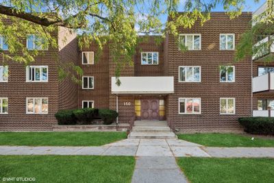 302 - 150 E Grand Avenue, Condo with 2 bedrooms, 2 bathrooms and 1 parking in Elmhurst IL | Image 1