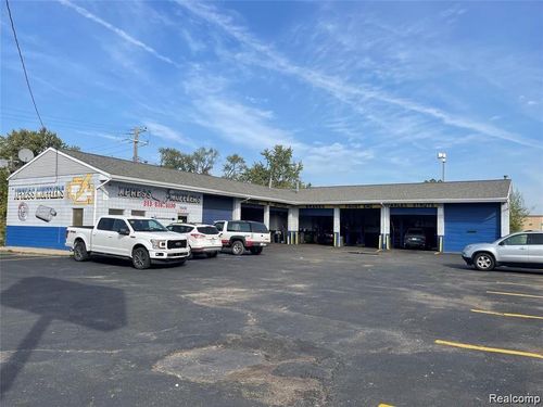 15430 Fenkell St, Detroit, MI, 48227-2303 | Card Image