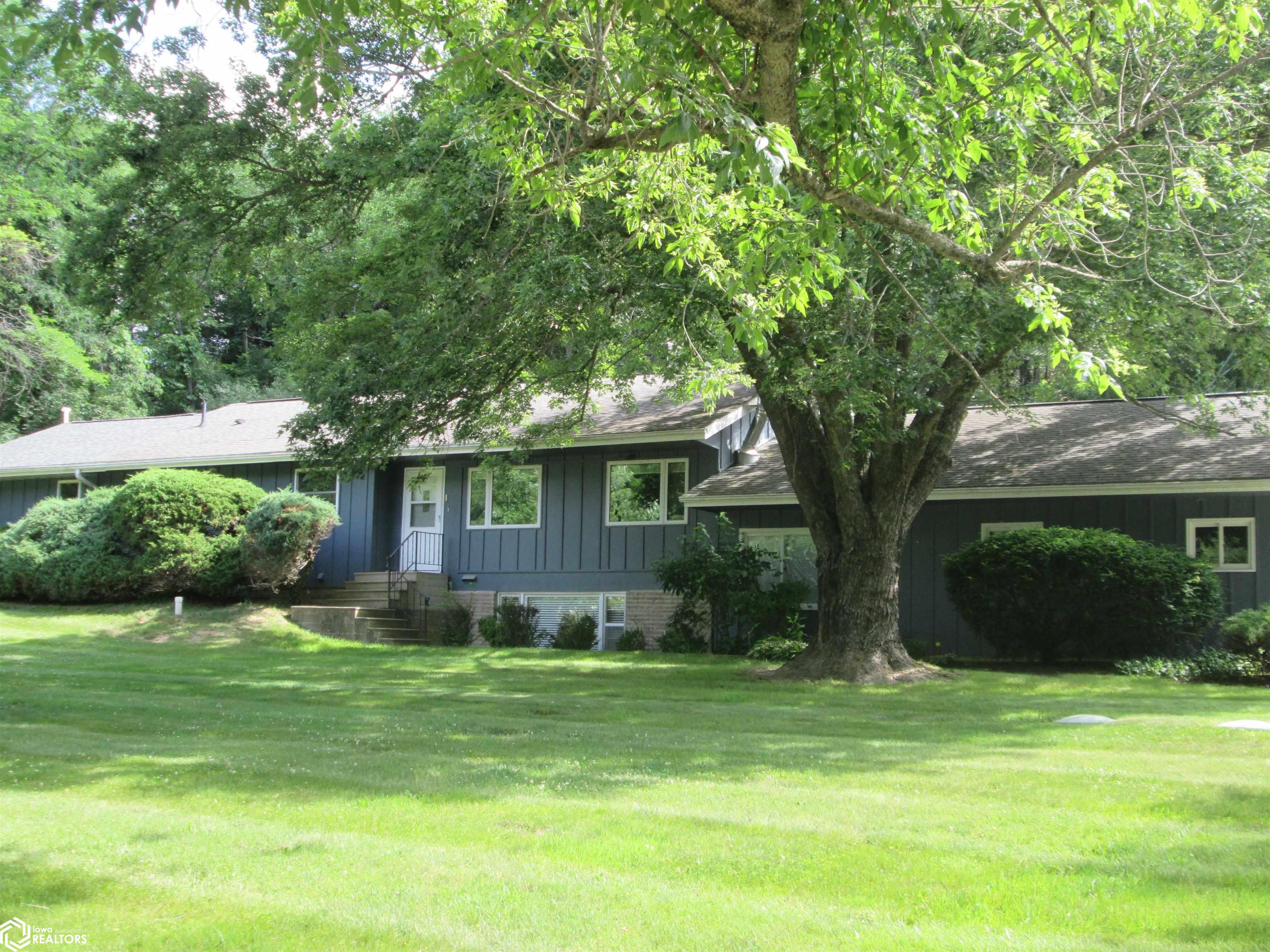 Y Camp Rd, Burlington, IA 52601